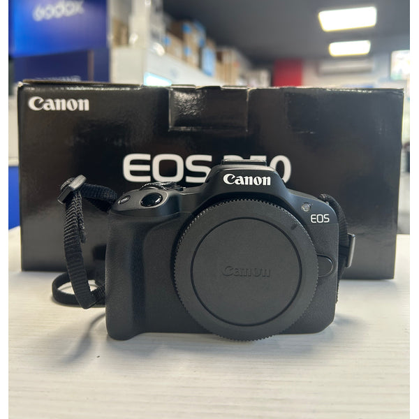 Canon EOS R50 + RF-S 18-45 F4.5/6.3 + RF-S 55-210 F5-7.1 Seminuova Canon EOS R50 + RF-S 18-45 F4.5/6.3 + RF-S 55-210 F5-7.1 Seminuova